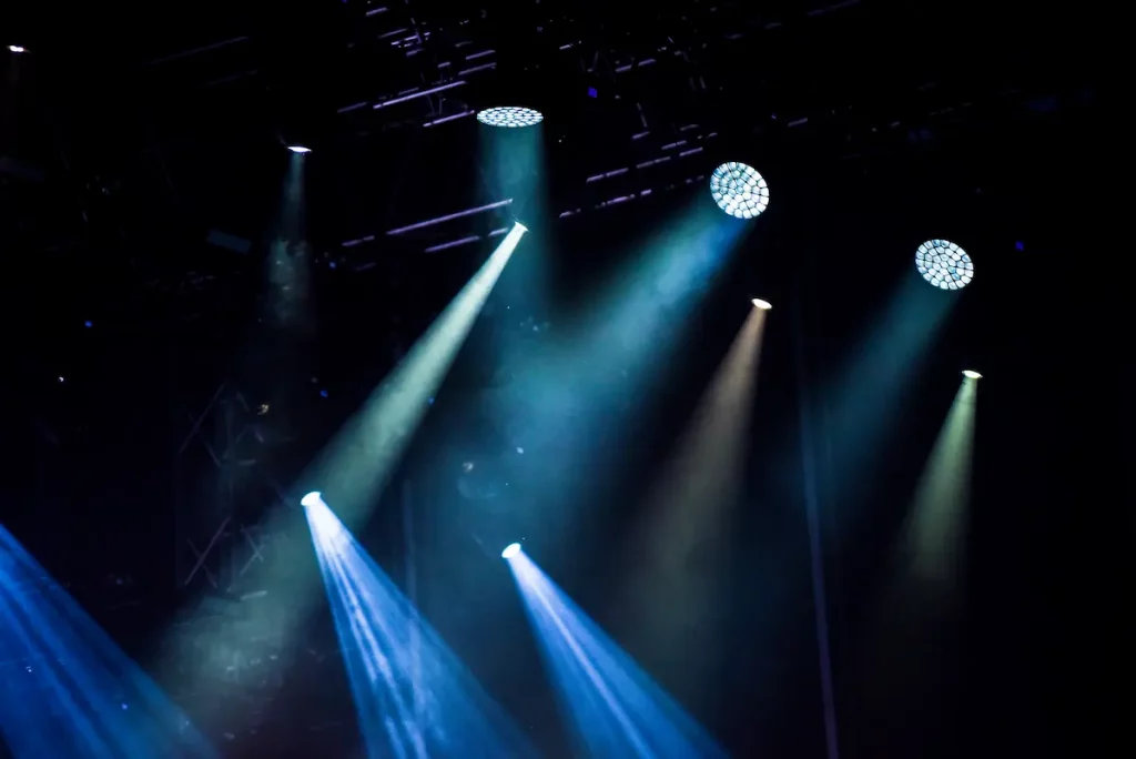 para que sirve la iluminación en el teatro